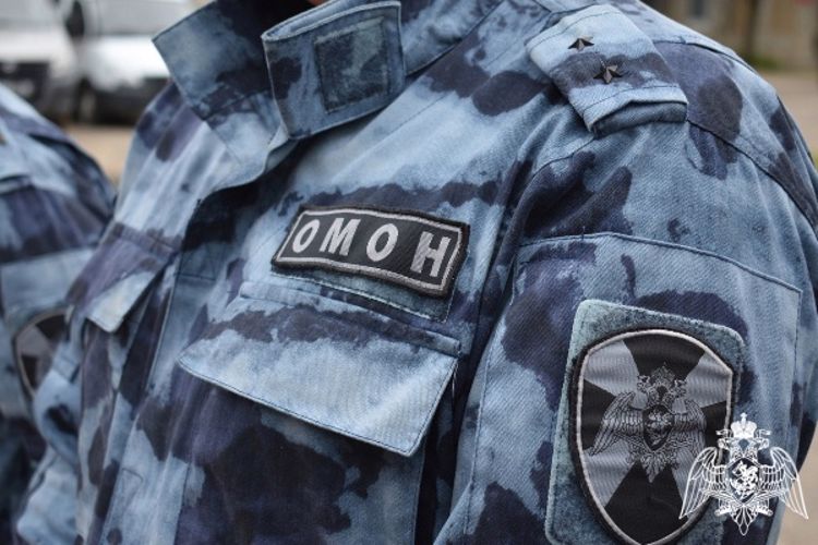 В Инте сотрудники ОМОН «Зырянин» совместно с полицейскими задержали подозреваемых в незаконном обороте наркотиков