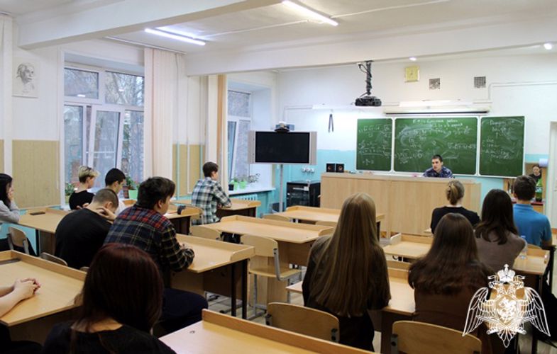 Офицер Росгвардии рассказал сыктывкарским гимназистам о поступлении в военные вузы ведомства