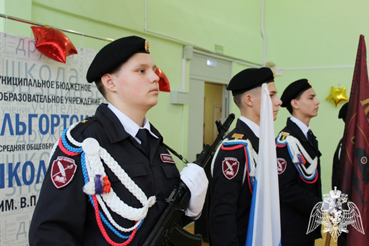 Начальник Управления Росгвардии по Республике Коми поздравил подшефных кадетов с принятием присяги