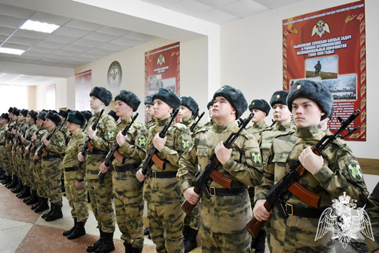 В Сыктывкаре военнослужащие по призыву торжественно приняли присягу