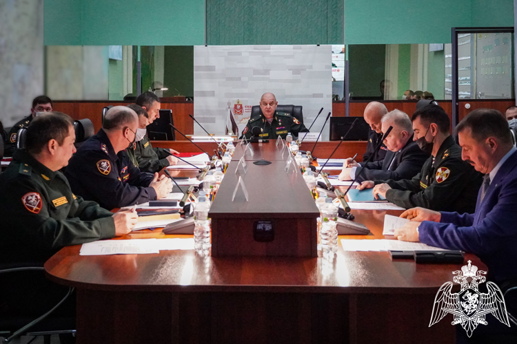 В Сыктывкаре начальник Управления Росгвардии принял участие в оперативном штабе СЗО по обеспечению безопасности новогодних праздников и выборов  