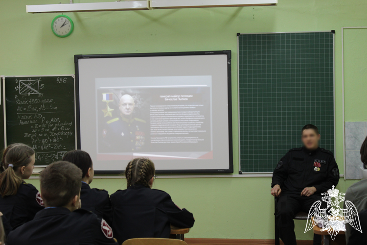 В Республике Коми росгвардейцы провели уроки мужества в рамках Дня Героя Отечества