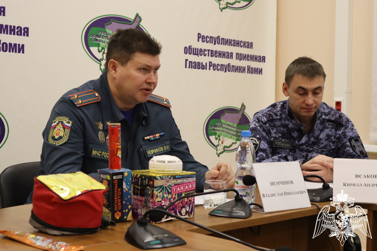Сотрудники Росгвардии Коми напомнили жителям региона о соблюдении правил безопасности в период новогодних праздников