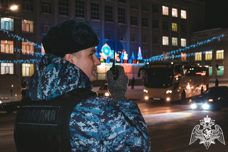 В Ухте росгвардейцы задержали посетителя бара, ударившего администратора заведения