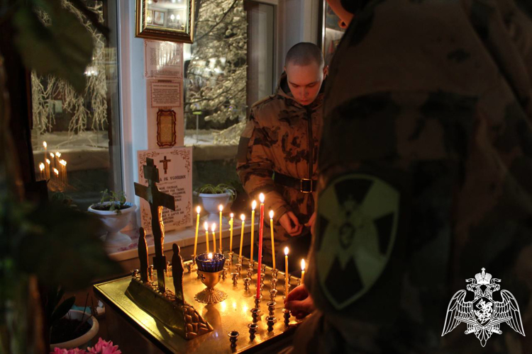 В Сыктывкаре росгвардейцы приняли участие в литургии за здравие военнослужащих, участвующих в специальной операции
