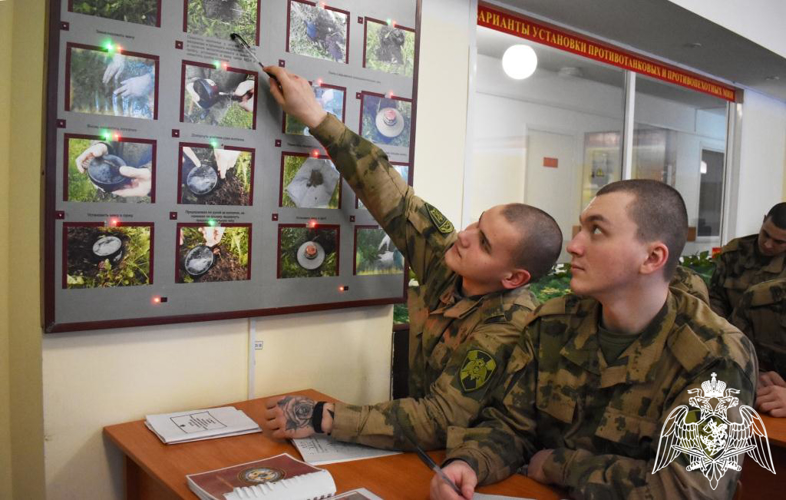 В Сыктывкаре в Центре подготовки личного состава Росгвардии курсанты Пермского военного института прошли войсковую стажировку