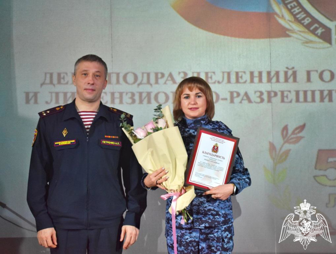В Сыктывкаре росгвардейцев поздравили с 55-летием подразделений лицензионно-разрешительной работы и государственного контроля