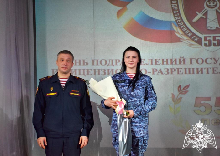 В Сыктывкаре росгвардейцев поздравили с 55-летием подразделений лицензионно-разрешительной работы и государственного контроля