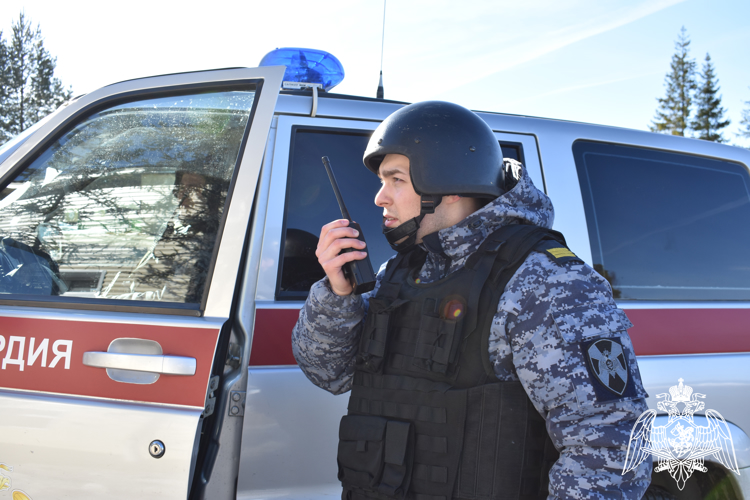 В одной из гостиниц Сыктывкара росгвардейцы оказали первую помощь нарушителю