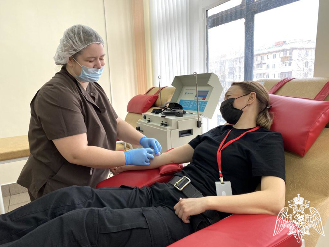 В преддверии Национального дня донора сыктывкарские росгвардейцы приняли участие в добровольной сдаче крови