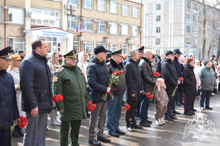 В Сыктывкаре увековечили память офицера Росгвардии, погибшего в ходе специальной военной операции
