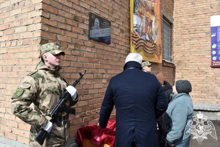 В Сыктывкаре увековечили память офицера Росгвардии, погибшего в ходе специальной военной операции