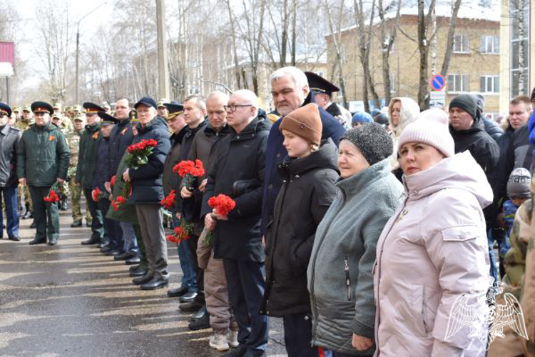 В Сыктывкаре увековечили память офицера Росгвардии, погибшего в ходе специальной военной операции