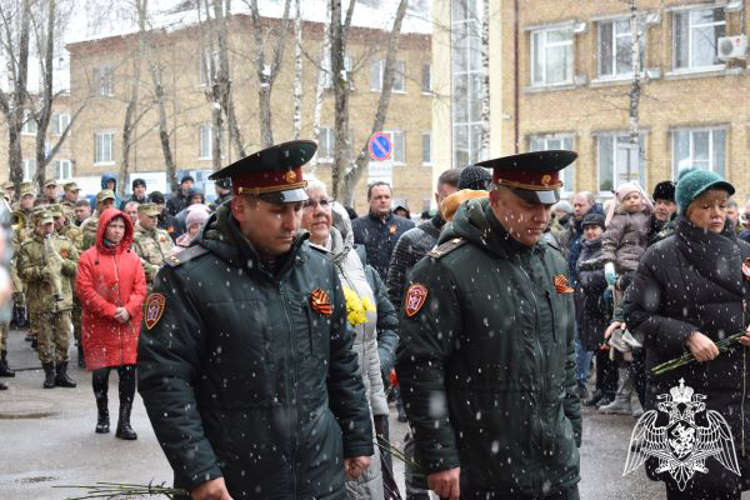 В Сыктывкаре увековечили память офицера Росгвардии, погибшего в ходе специальной военной операции