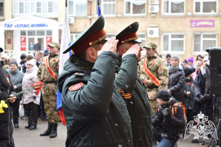 В Сыктывкаре увековечили память офицера Росгвардии, погибшего в ходе специальной военной операции