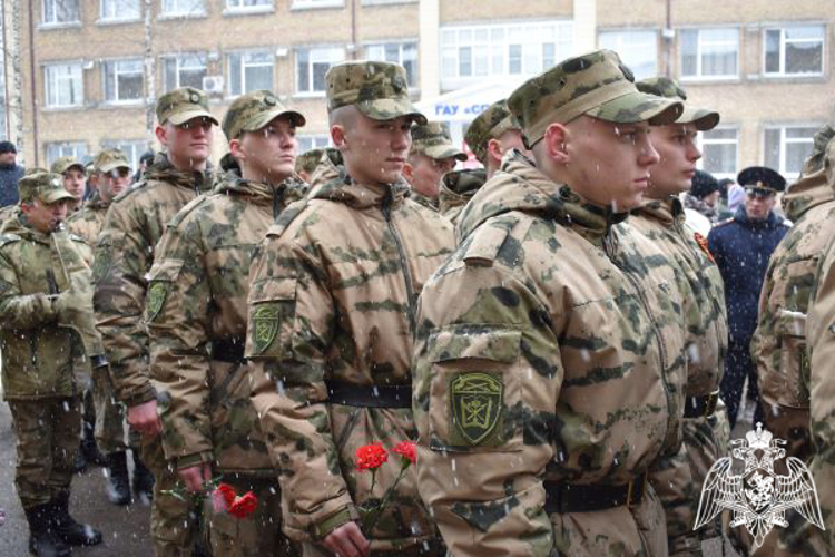 В Сыктывкаре увековечили память офицера Росгвардии, погибшего в ходе специальной военной операции