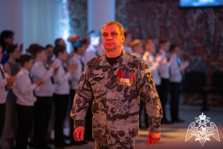Сотрудники ОМОН «Арктика» стали гостями кадетского бала