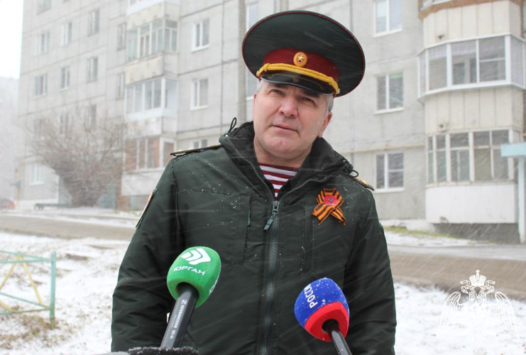 В Сыктывкаре военный оркестр Росгвардии поздравил ветерана службы с Днем Победы