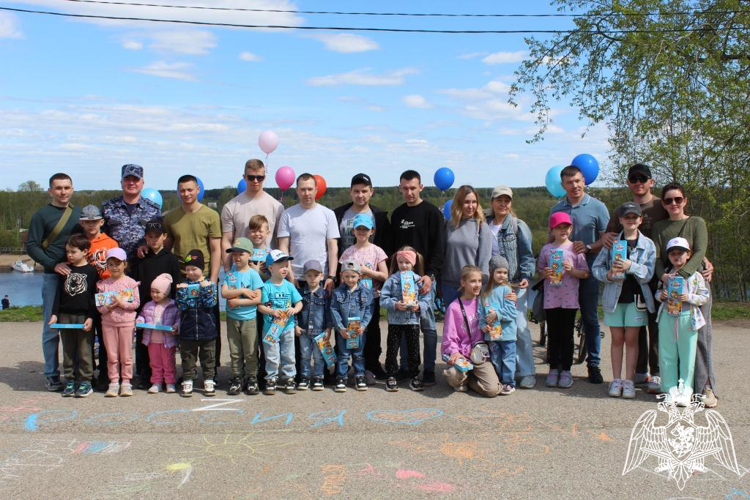 В Сыктывкаре росгвардейцы организовали праздник для своих детей 