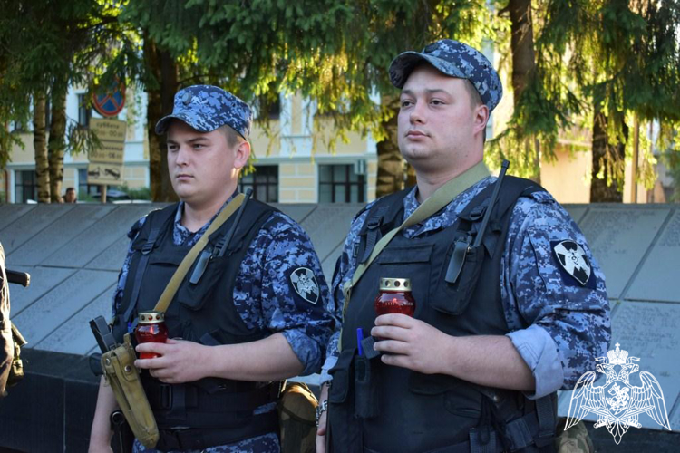 Сотрудники Росгвардии Коми приняли участие в акции «Свеча памяти»