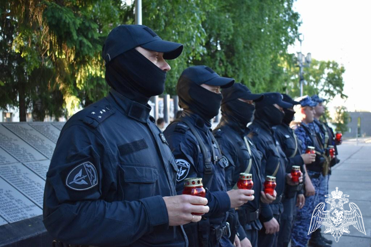 Сотрудники Росгвардии Коми приняли участие в акции «Свеча памяти»