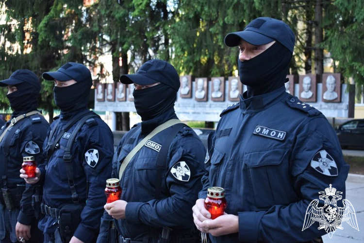 Сотрудники Росгвардии Коми приняли участие в акции «Свеча памяти»