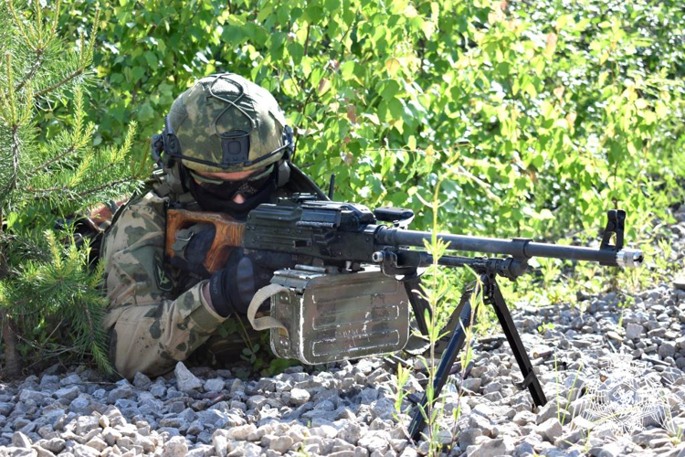 Сотрудники ОМОН «Зырянин» отработали задержание условных вооруженных преступников