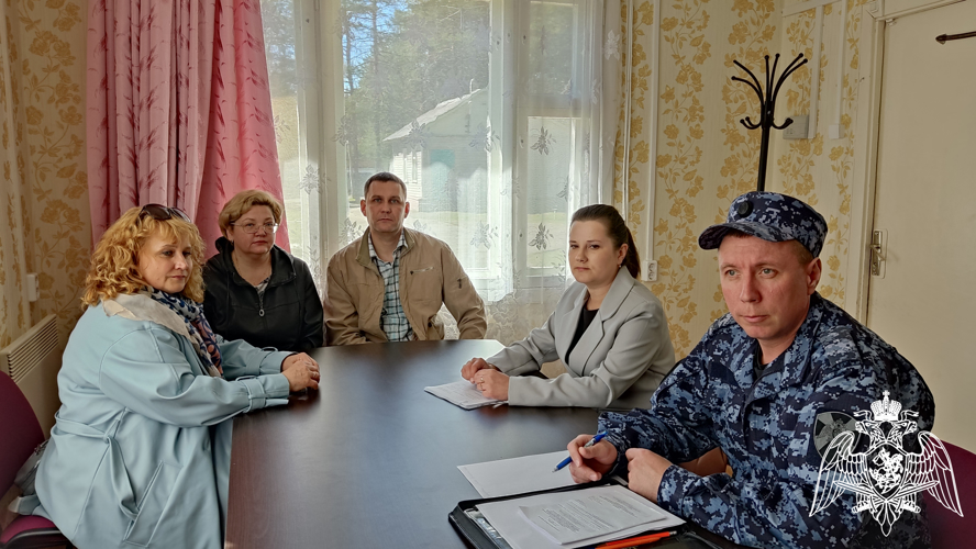 В Республике Коми сотрудники Росгвардии проверили готовность детских оздоровительных лагерей к работе