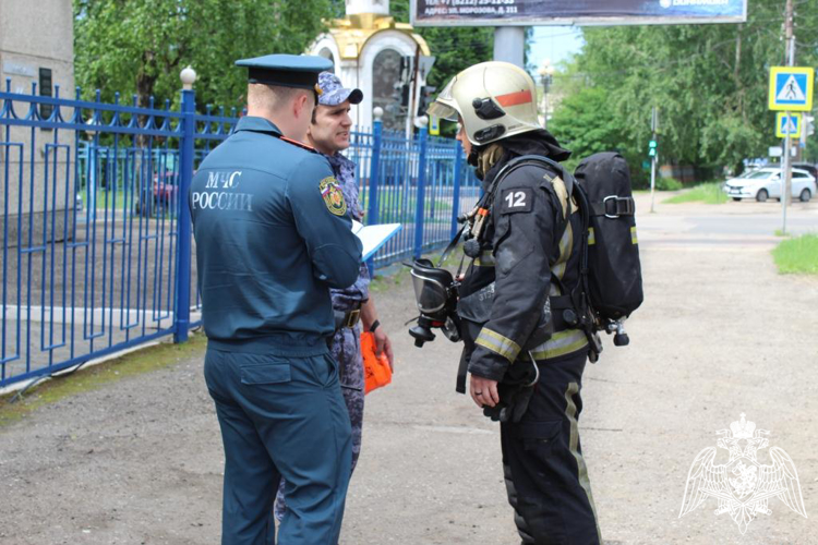 В Сыктывкаре прошли пожарно-тактические учения Росгвардии и МЧС
