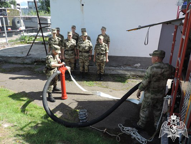 В Сыктывкаре в Центре подготовки личного состава Северо-Западного округа Росгвардии прошли учения с подразделениями ведомственной пожарной охраны на объектах инфраструктуры