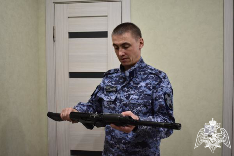 В Коми сотрудники Росгвардии информируют граждан о порядке наследования оружия
