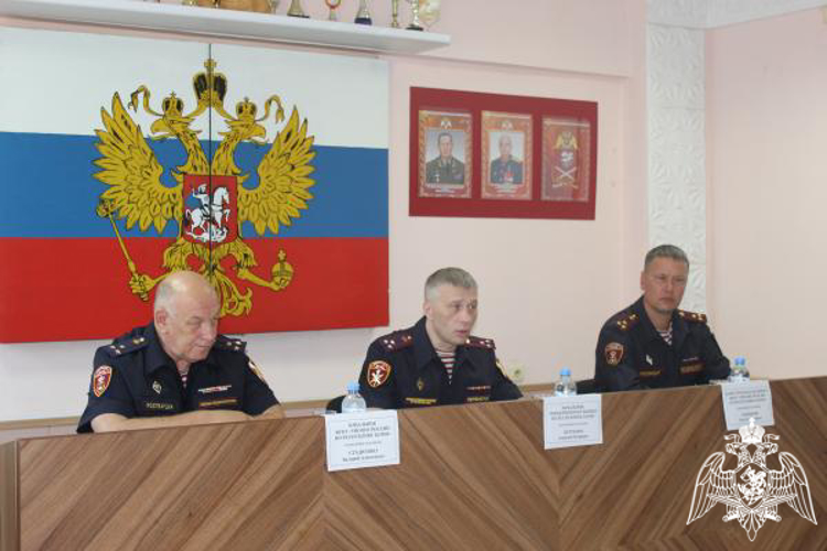 В Коми начальник вневедомственной охраны Росгвардии провел учебный сбор среди руководителей подразделений