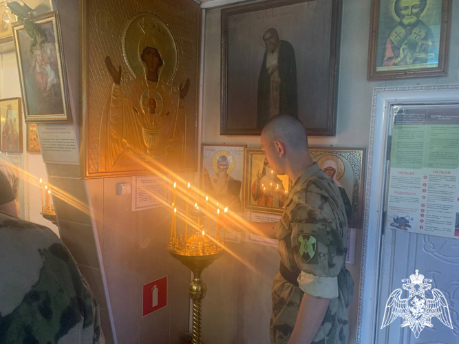 В Сыктывкаре военнослужащие и сотрудники Росгвардии в День Крещения Руси приняли участие в богослужениях