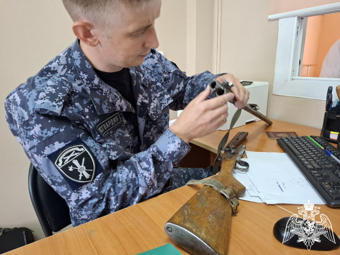 За неделю росгвардейцы в Коми привлекли трех владельцев оружия, а один сдал добровольно найденный ствол и боеприпасы
