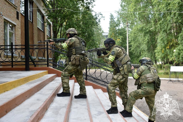 В Сыктывкаре росгвардейцы приняли участие во всероссийских учениях по антитеррористической защищенности объектов образования