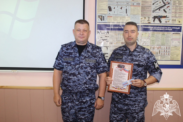 В Сыктывкаре росгвардейцев поздравили с присвоением очередных специальных званий