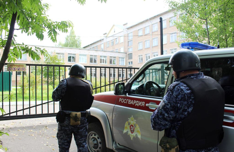 В Сыктывкаре росгвардейцы приняли участие во всероссийских учениях по антитеррористической защищенности объектов образования