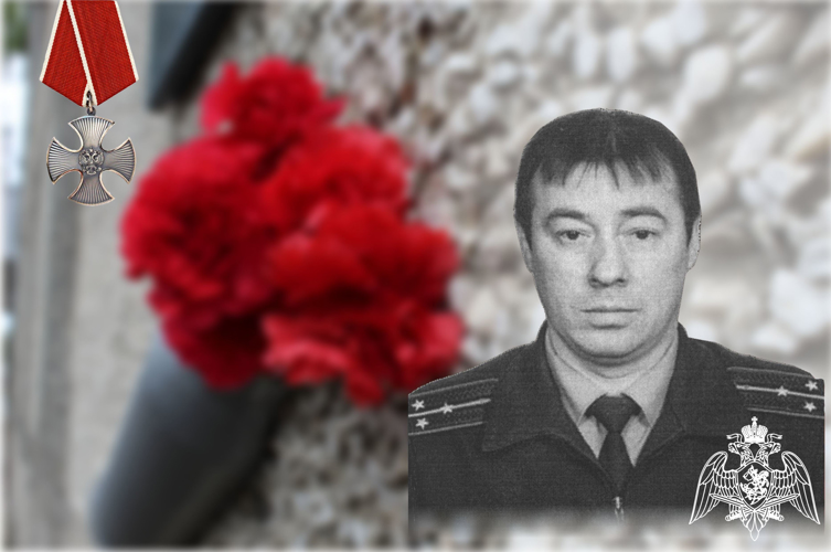 Сотрудники СОБР «Заря» почтили память погибшего сослуживца