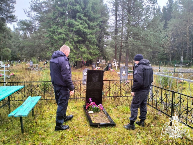 Сотрудники ОМОН «Зырянин» почтили память погибшего сослуживца