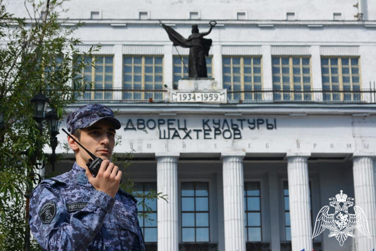 Сотрудники вневедомственной охраны Росгвардии Коми отмечают 72-ю годовщину со дня основания службы