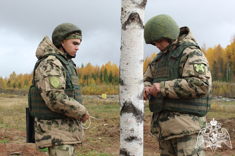 В Сыктывкаре курсанты Пермского военного института прошли войсковую стажировку в Центре подготовки личного состава Росгвардии 
