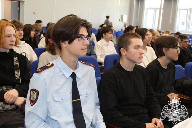 В Сыктывкаре курсанты Пермского военного института прошли войсковую стажировку в Центре подготовки личного состава Росгвардии 