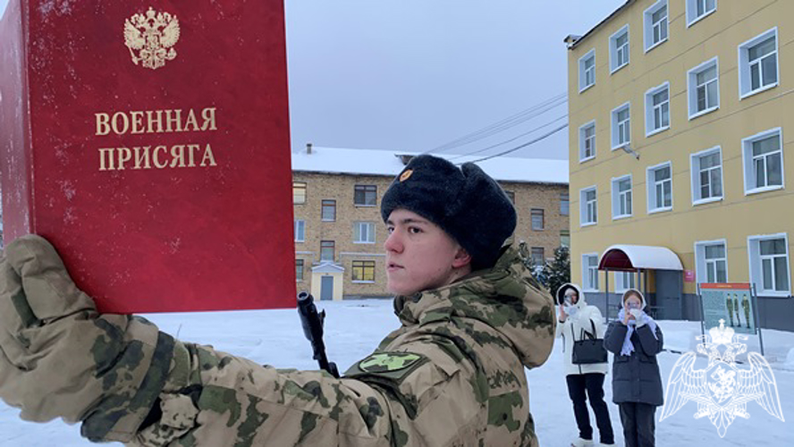 В Сыктывкаре военнослужащие по призыву торжественно приняли присягу