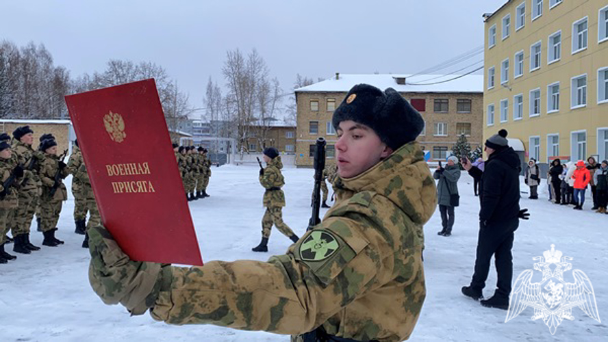 В Сыктывкаре военнослужащие по призыву торжественно приняли присягу