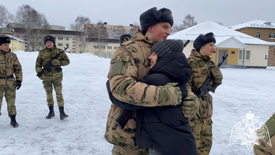 В Сыктывкаре военнослужащие по призыву торжественно приняли присягу
