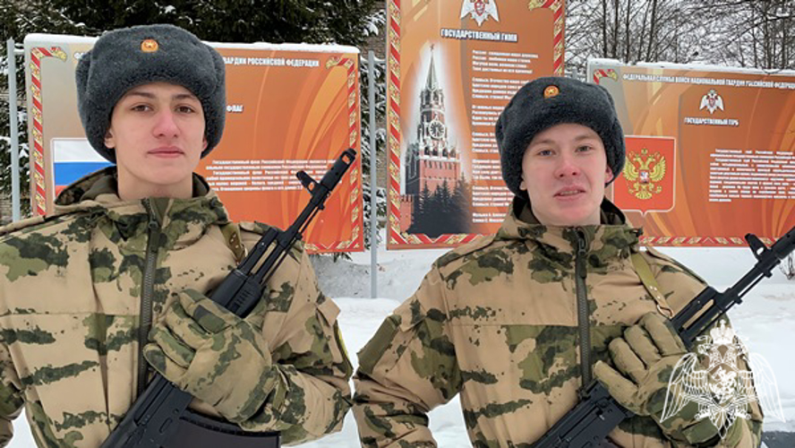 В Сыктывкаре военнослужащие по призыву торжественно приняли присягу