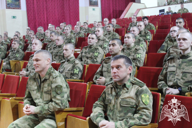 В Сыктывкаре в Центре подготовки личного состава Росгвардии вручил ведомственную медаль председателю совета директоров ООО «Лузалес» Руслану Семенюку