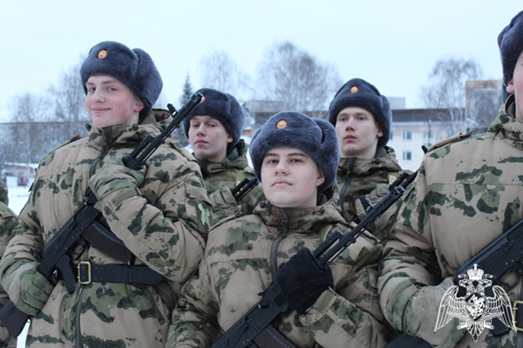 В Сыктывкаре военнослужащие по призыву торжественно приняли присягу