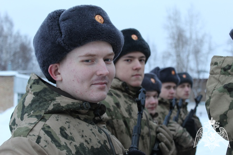 В Сыктывкаре военнослужащие по призыву торжественно приняли присягу