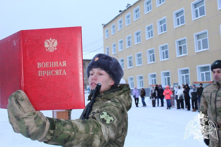 В Сыктывкаре военнослужащие по призыву торжественно приняли присягу